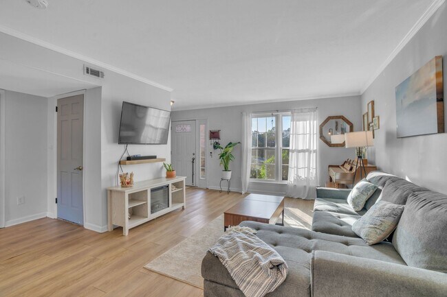 Building Photo - 4001 Anderson Rd