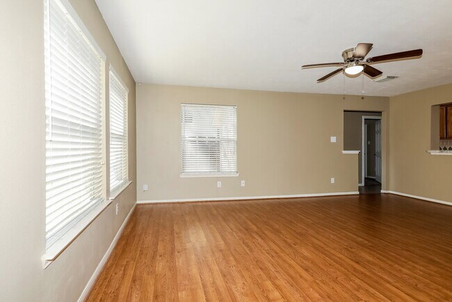 Foto del edificio - 10007 Willow Wood Way
