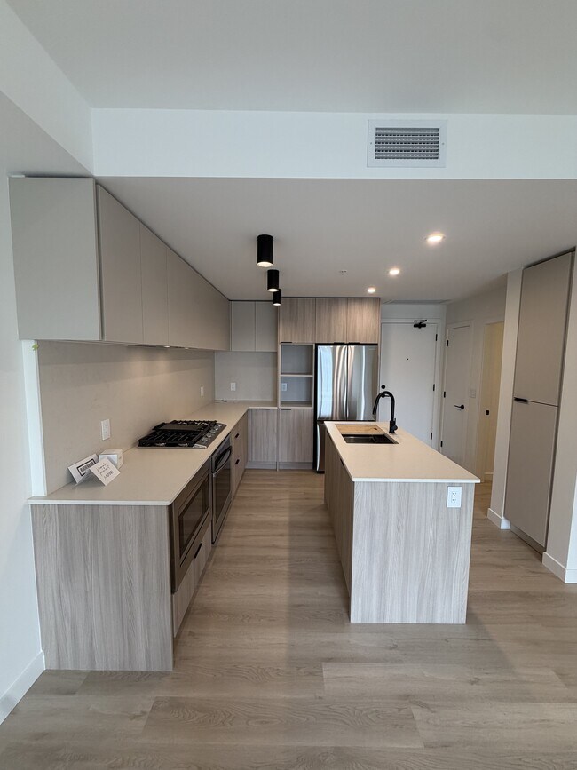 Photo du bâtiment - 623-623 Kemsley Ave