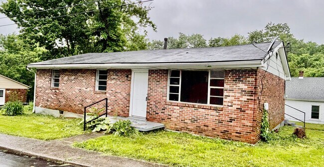 Building Photo - 3 Bedroom Ranch for Rent!