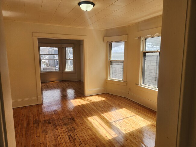 Foto del edificio - 3127 N Bartlett Ave