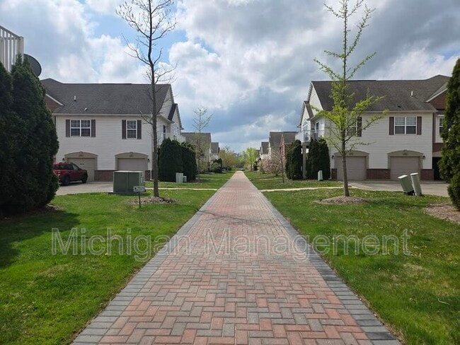 Building Photo - 28875 Cullen Dr