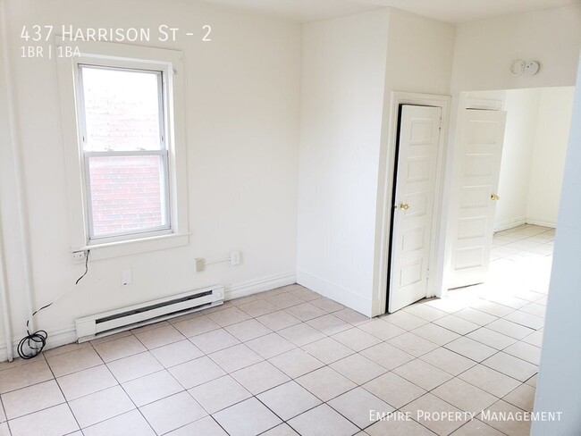 Building Photo - 2nd Floor-1 Bedroom/ 1 Bathroom Apartment ...