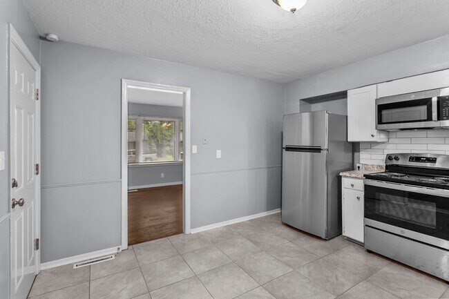 Foto del edificio - 9104 Richards Dr