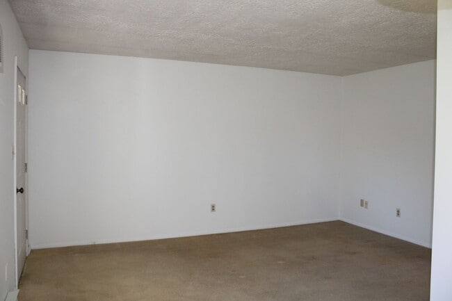 Building Photo - Apartment