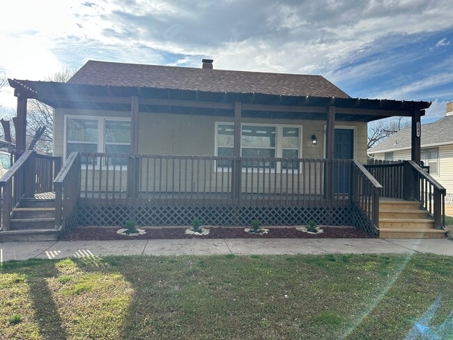 Building Photo - 1841 N Jeanette Ave