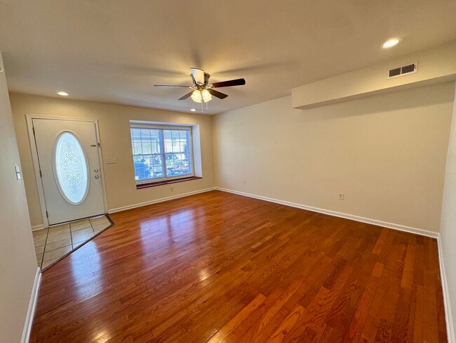 Building Photo - 44 Blakely Court