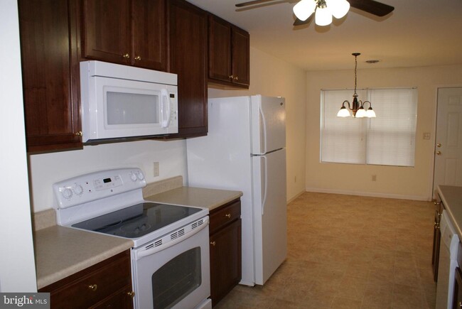 Building Photo - 2815 Roosevelt Dr