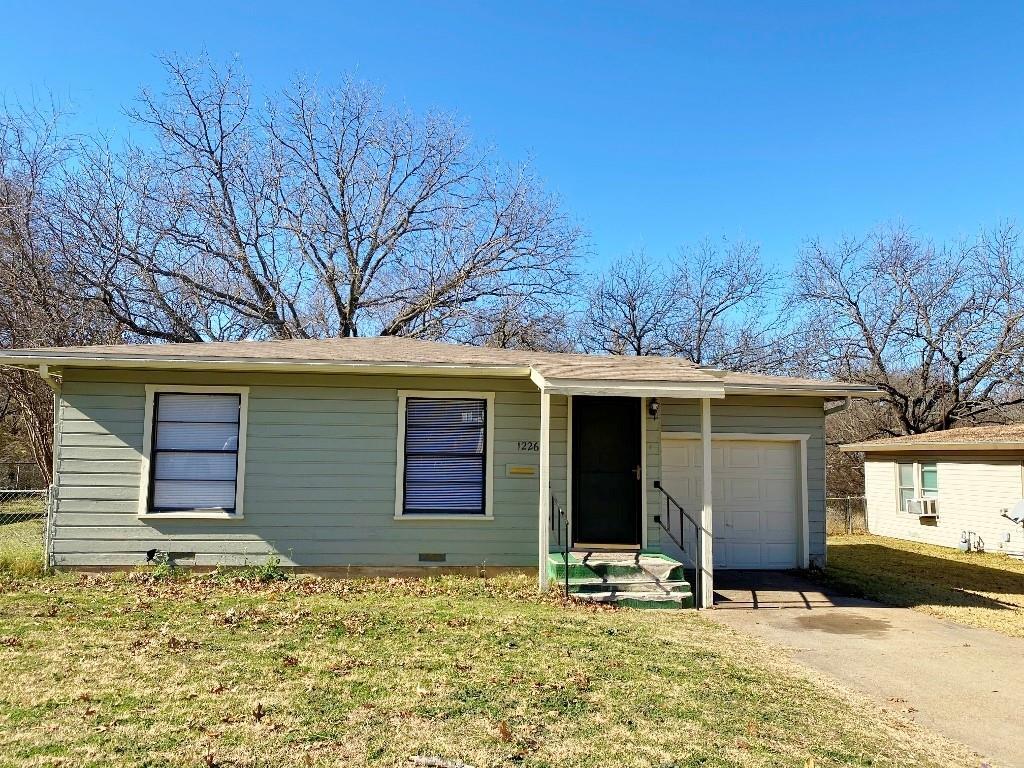 1226 S Brazos St, Weatherford, TX 76086 House for Rent in Weatherford