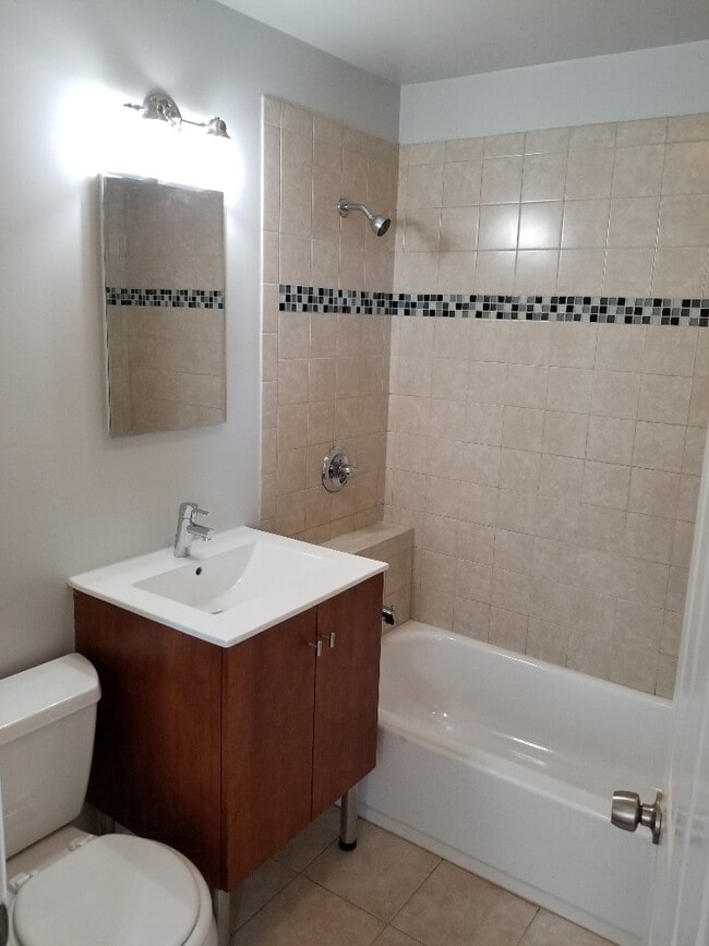 bathroom - 1629 N Kimball Ave