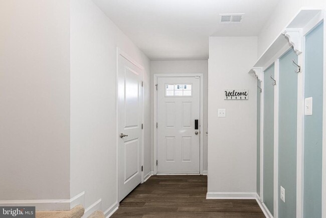 Foto del edificio - 8611 Upton Ln