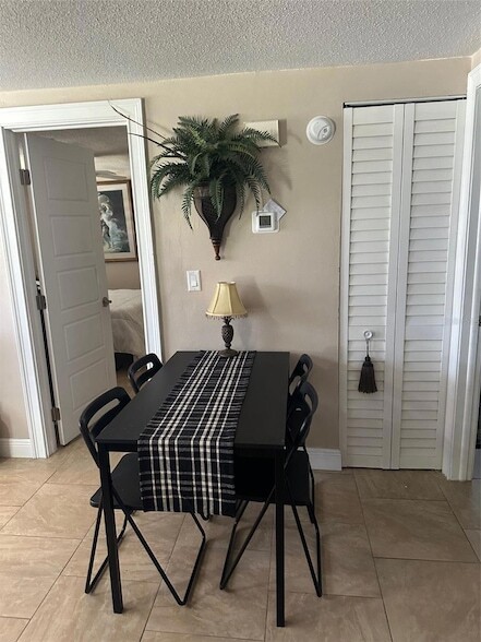 Building Photo - 1980 Tahitian Pl