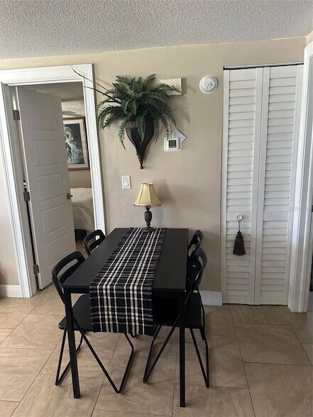 Foto del edificio - 1980 Tahitian Pl