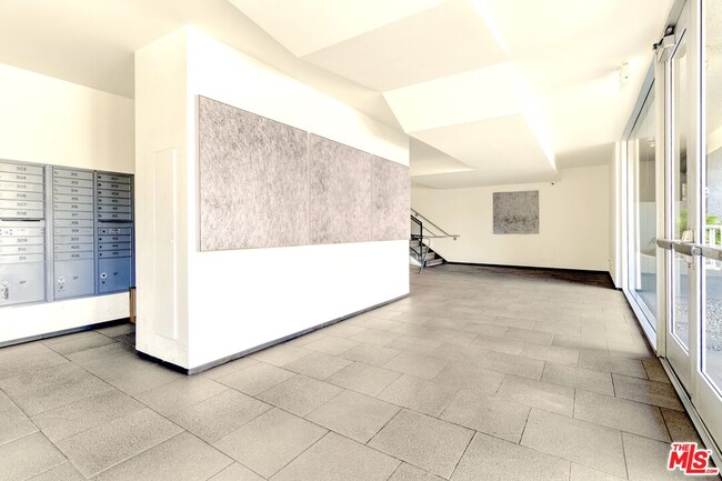 Building Photo - 9005 Cynthia St