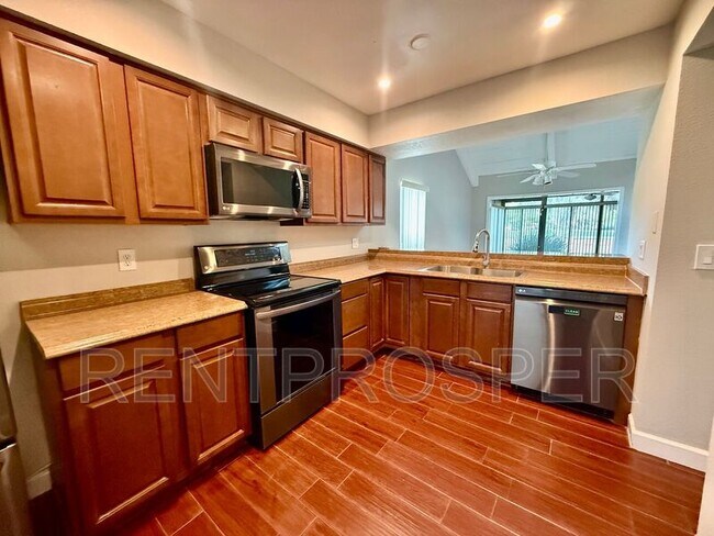 Foto del edificio - 1103 Dappled Elm Ln