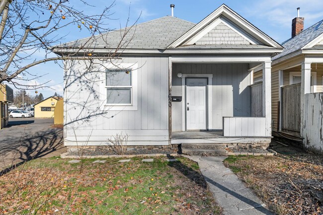 Building Photo - Cozy 2/1 Home Near Kendall Yards