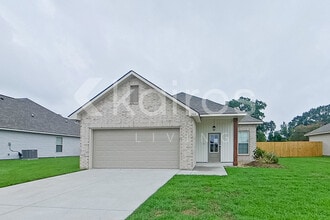 Building Photo - 206 Carencro St