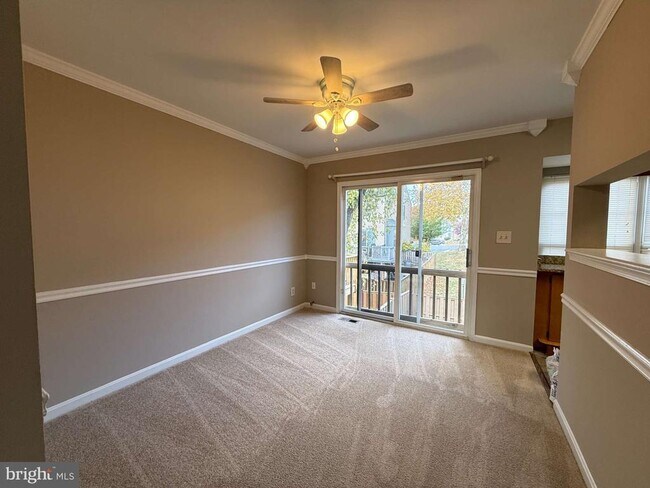 Foto del edificio - 16926 Point Pleasant Ln