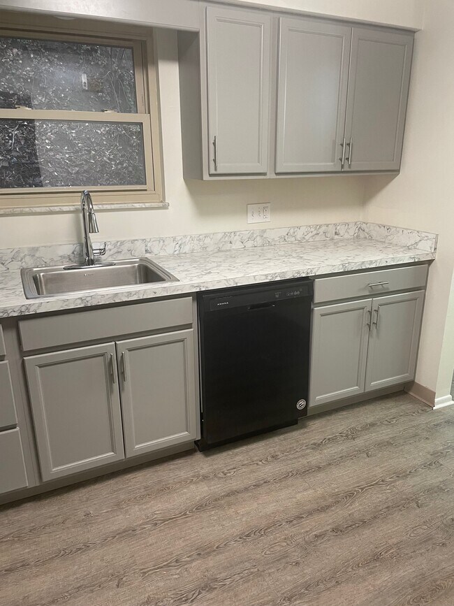 Foto del edificio - 6603 Birchwood Ave