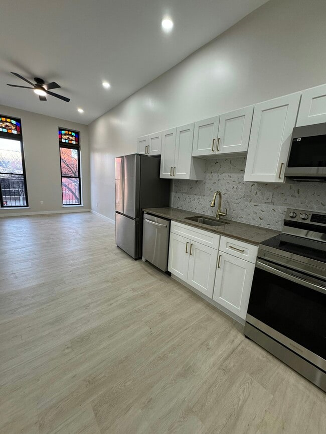 Foto del edificio - 2416 N Charles St