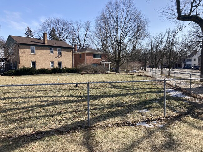 House and fully-fenced yard - gas grill, picnic table, and fire pit. Much prettier in summer! - 1312 Brooklyn Ave