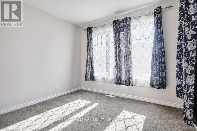 Building Photo - 221 Merak Way