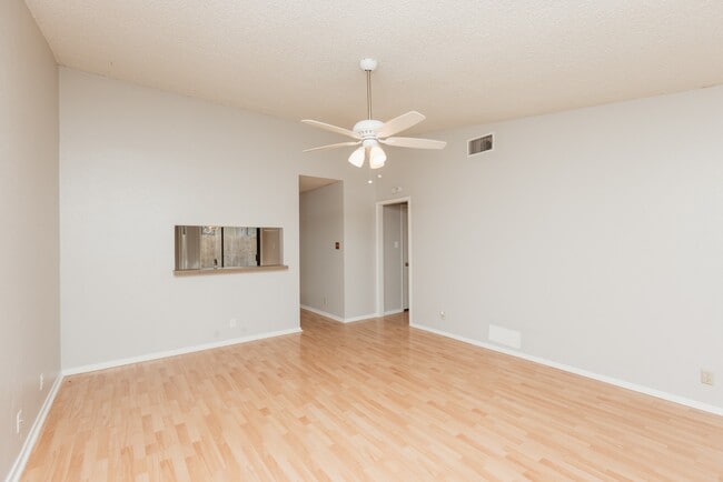 Building Photo - Walnut Ridge B