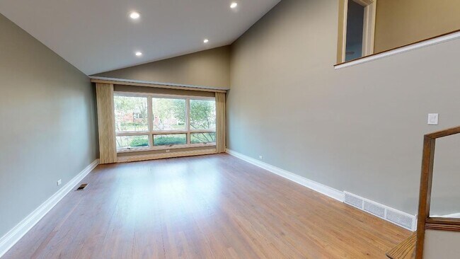 Foto del edificio - 1366 Cavell Ave