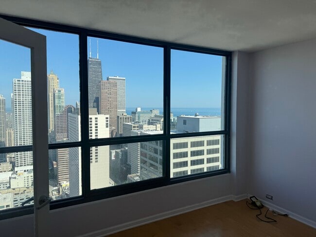 Photo - 405 N Wabash Ave (Chicago, IL) Apartment