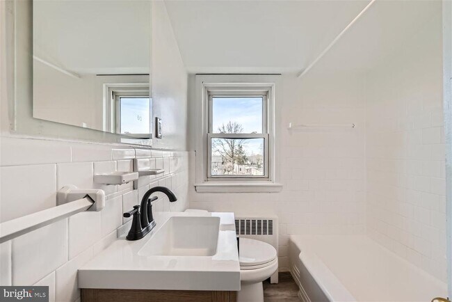 Building Photo - 3015 Gibbons Ave