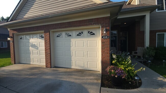 Building Photo - 14350 Shadywood Dr