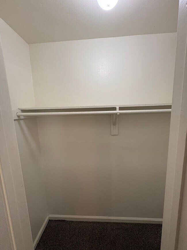 Foto del edificio - Charming Visalia home with detached garage Available Now!