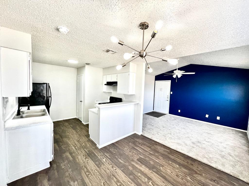 Foto principal - RiverBend Apartment Homes