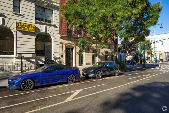 Foto del edificio - 66 W 77th St