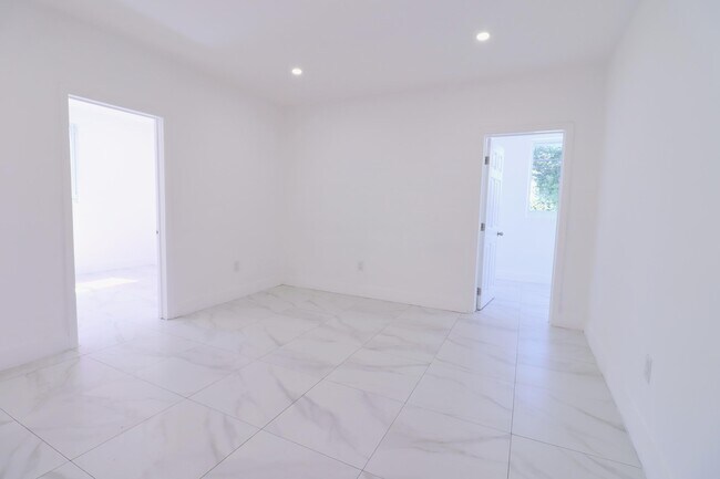 Foto del edificio - 3025 NW 8th Ave