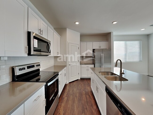 Foto del edificio - 6119 W Calle Bilboa