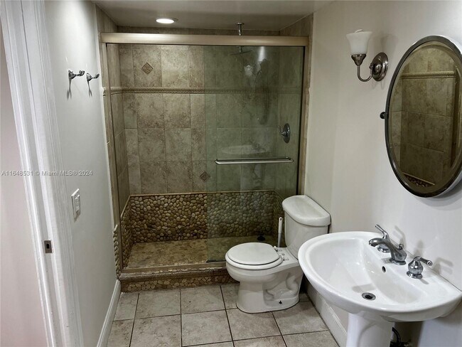 Building Photo - 10525 SW 112th Ave