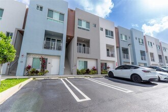 Building Photo - 2505 NE 193rd St