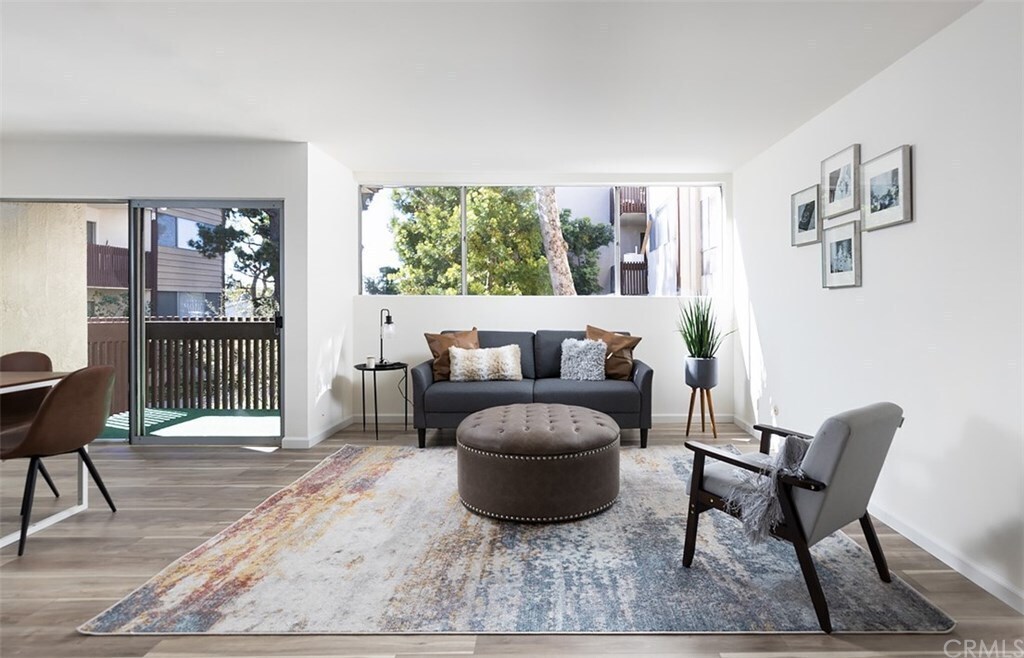 Foto principal - 6050 Canterbury Dr