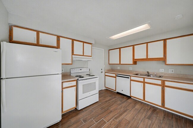 Building Photo - 741 Emporia St