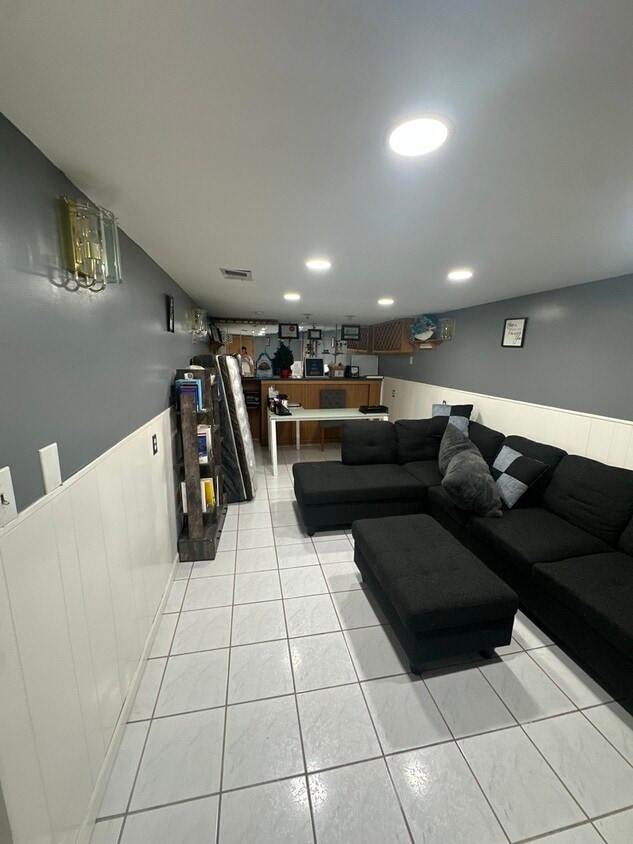 Foto principal - 5616 S Mayfield Ave
