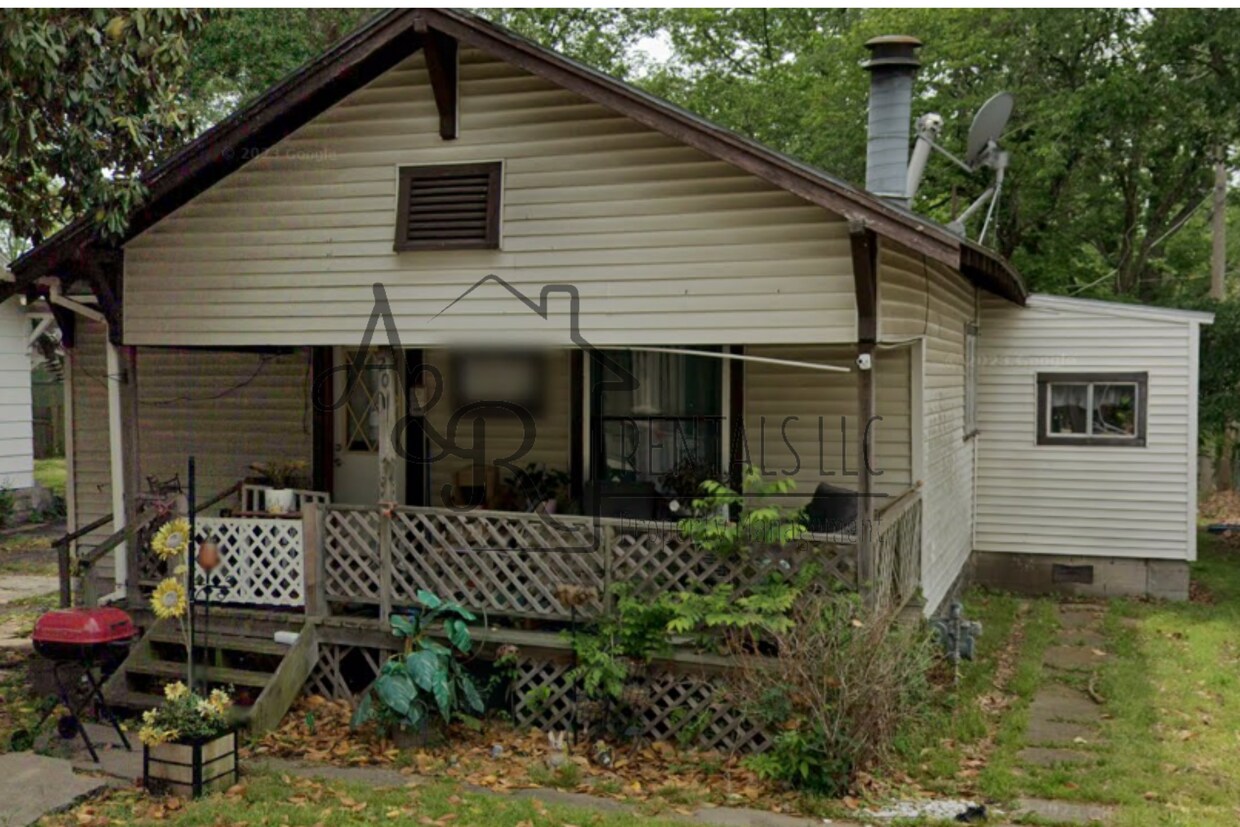 Primary Photo - 20 4th St Cir