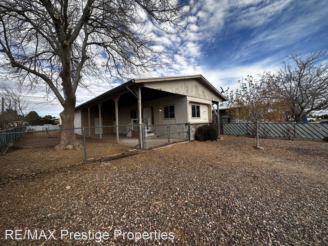 Primary Photo - 2 br, 2 bath House - 2915 E. Thompson Ave.