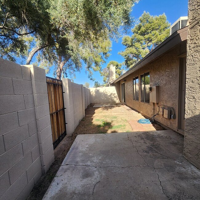 Building Photo - Sweet 3bedroom 2bath near 101 - Amazing location with parks, pools and golf!