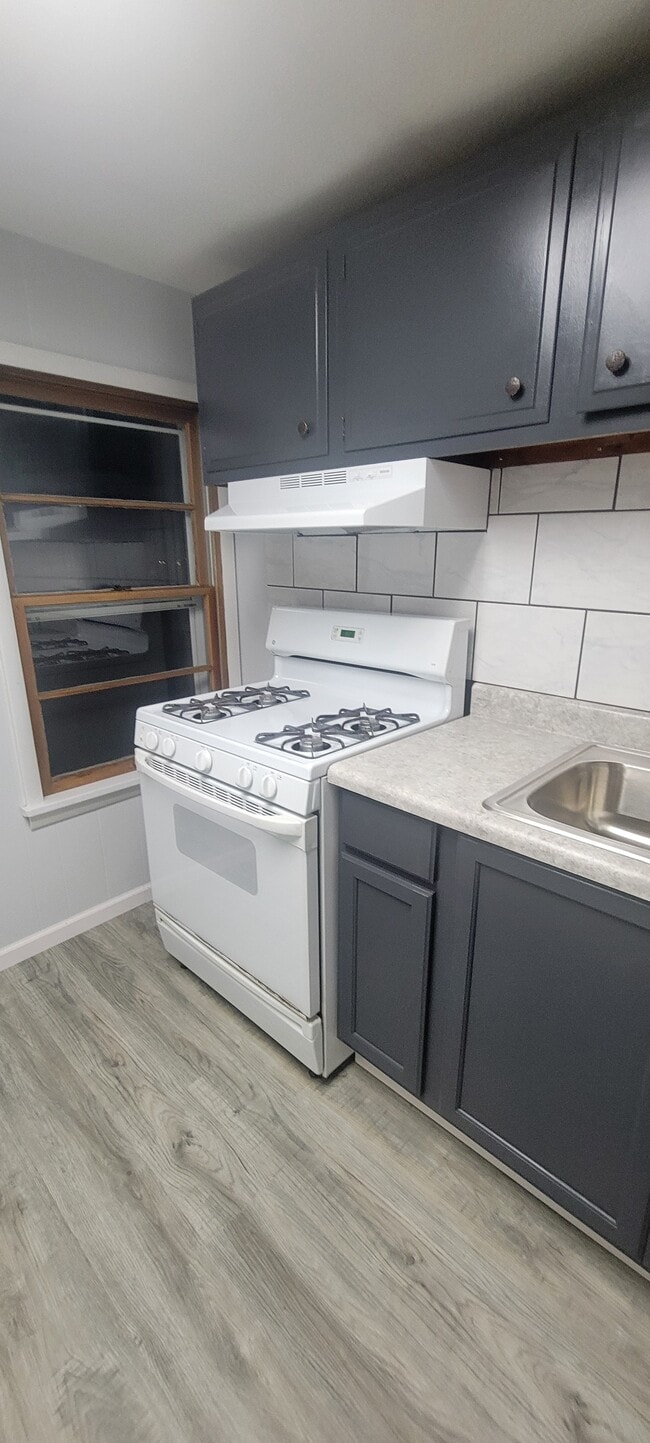 Kitchen - 11611 Main St