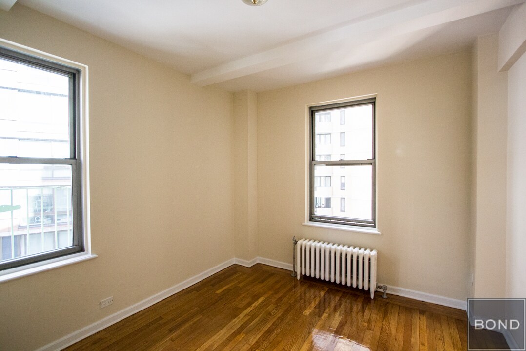 Primary Photo - 333 E 75th St