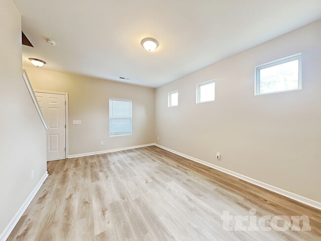 Building Photo - 4118 Lindbergh Wy