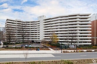 Building Photo - 5300 Columbia Pike