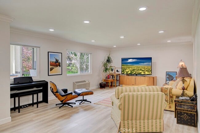 Building Photo - 5500 Paseo Del Lago W