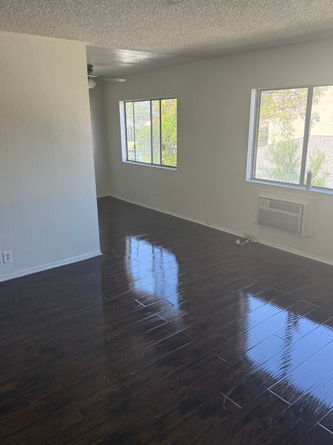 Building Photo - 15116 Studebaker Rd